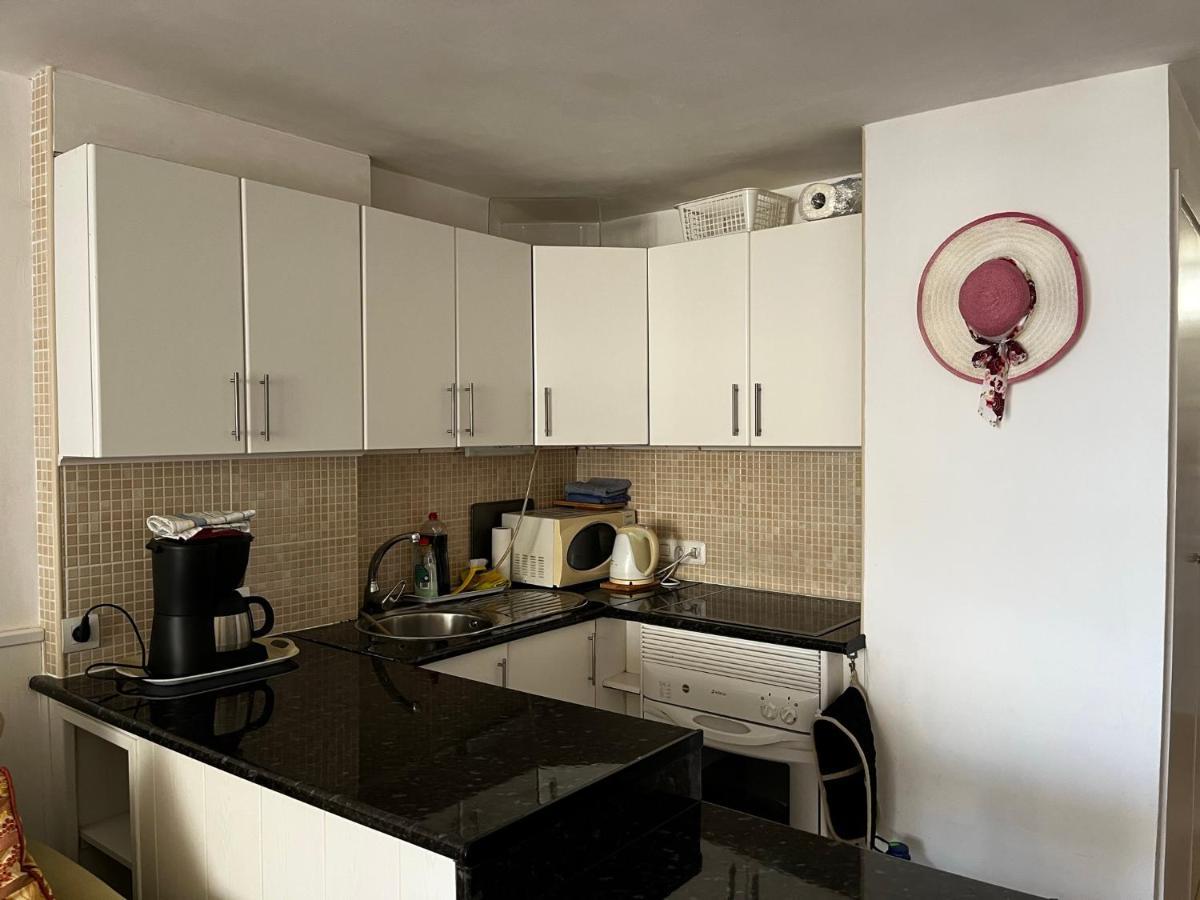 Borinquen Studio Apartment Playa Feñabe Екстериор снимка